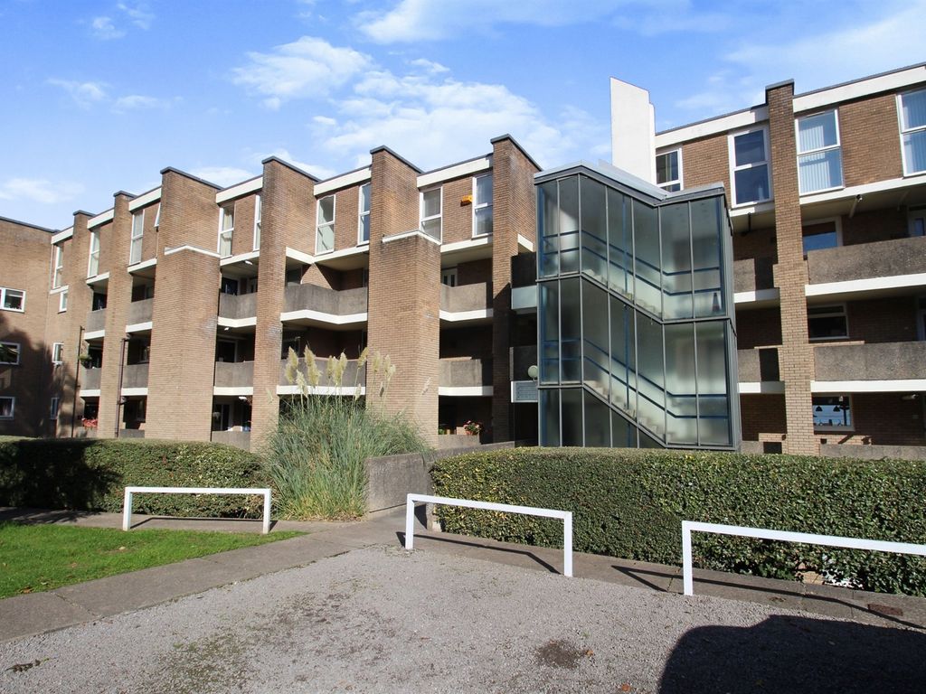 2 bed flat for sale in Dyfed, Northcliffe, Penarth CF64, £220,000