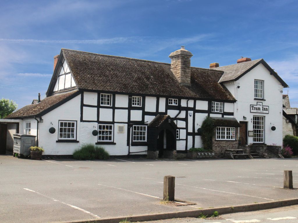 Pub/bar for sale in Hereford, Herefordshire HR3, £30,000