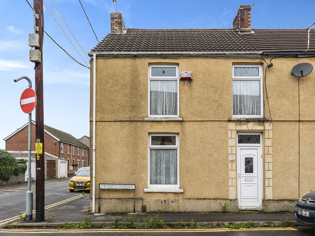 3 bed end terrace house for sale in Trinity Street, Swansea SA4, £95,000