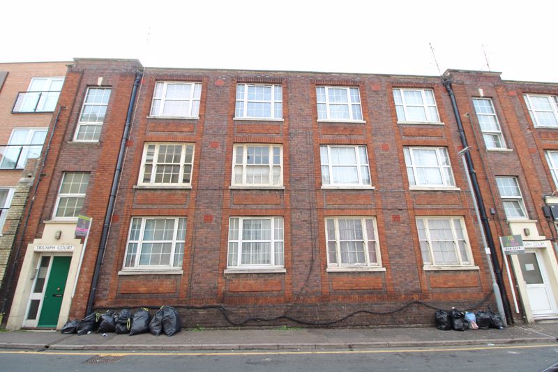 2 bed flat for sale in Union Street, Luton LU1, £168,000