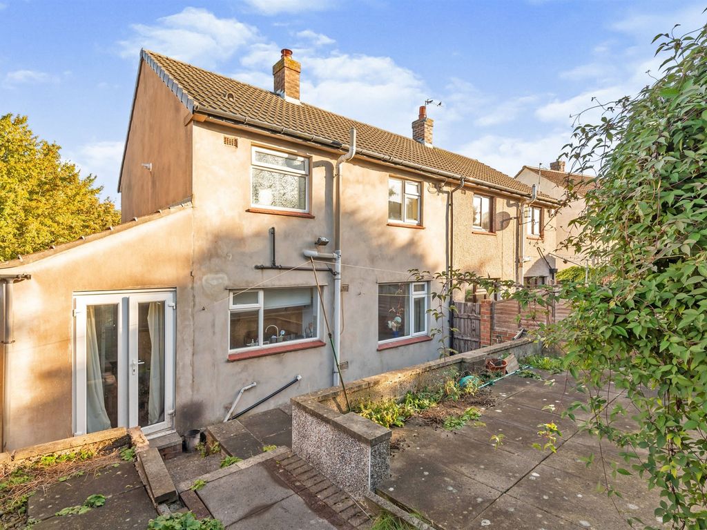 4 bed semi-detached house for sale in Cromarty Avenue, Crosland Moor, Huddersfield HD4, £160,000