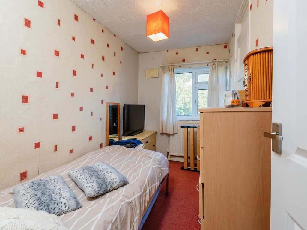 4 bed semi-detached house for sale in Cromarty Avenue, Crosland Moor, Huddersfield HD4, £160,000