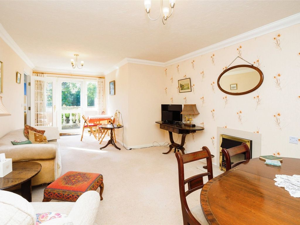 1 bed flat for sale in Bishops Down Road, Tunbridge Wells TN4, £225,000