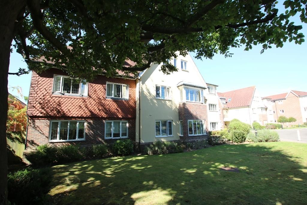 2 bed property for sale in Ashcroft Place, Leatherhead KT22, £329,950