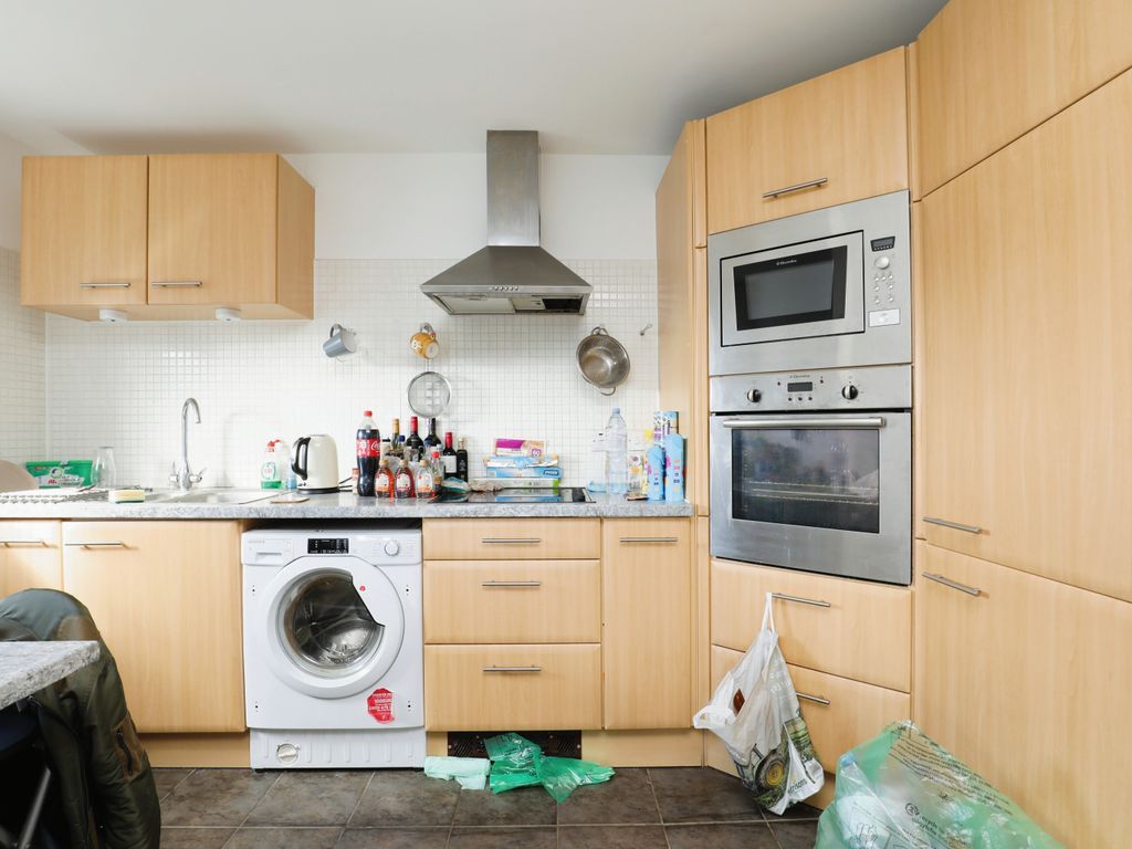 1 bed flat for sale in Ferry Court, Cardiff CF11, £120,000