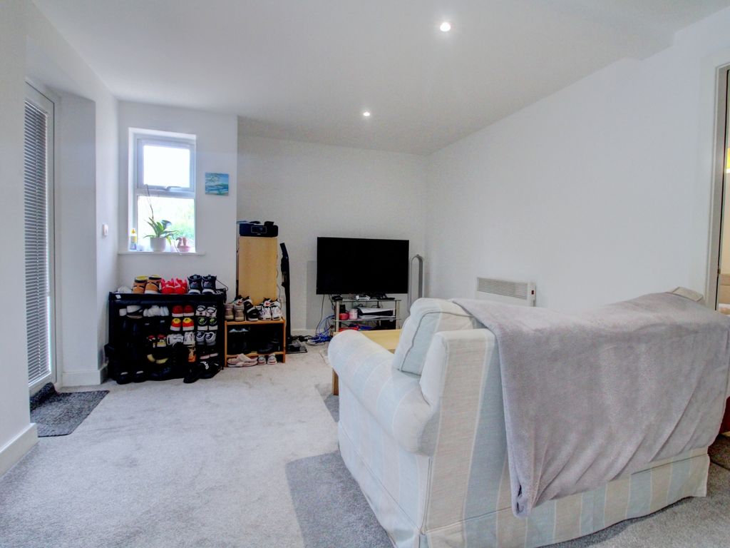 1 bed flat for sale in Belmont House, 9-11 Priory Avenue, High Wycombe, Buckinghamshire HP13, £180,000