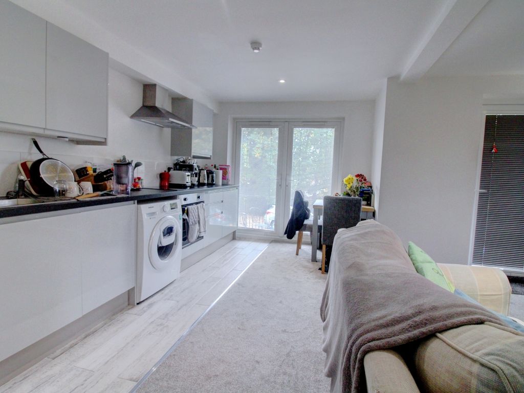 1 bed flat for sale in Belmont House, 9-11 Priory Avenue, High Wycombe, Buckinghamshire HP13, £180,000