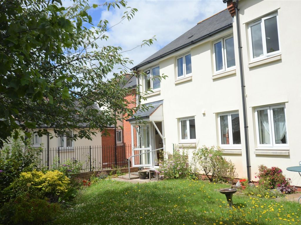 1 bed flat for sale in Mowbray Court, Butts Road, Exeter EX2, £120,000