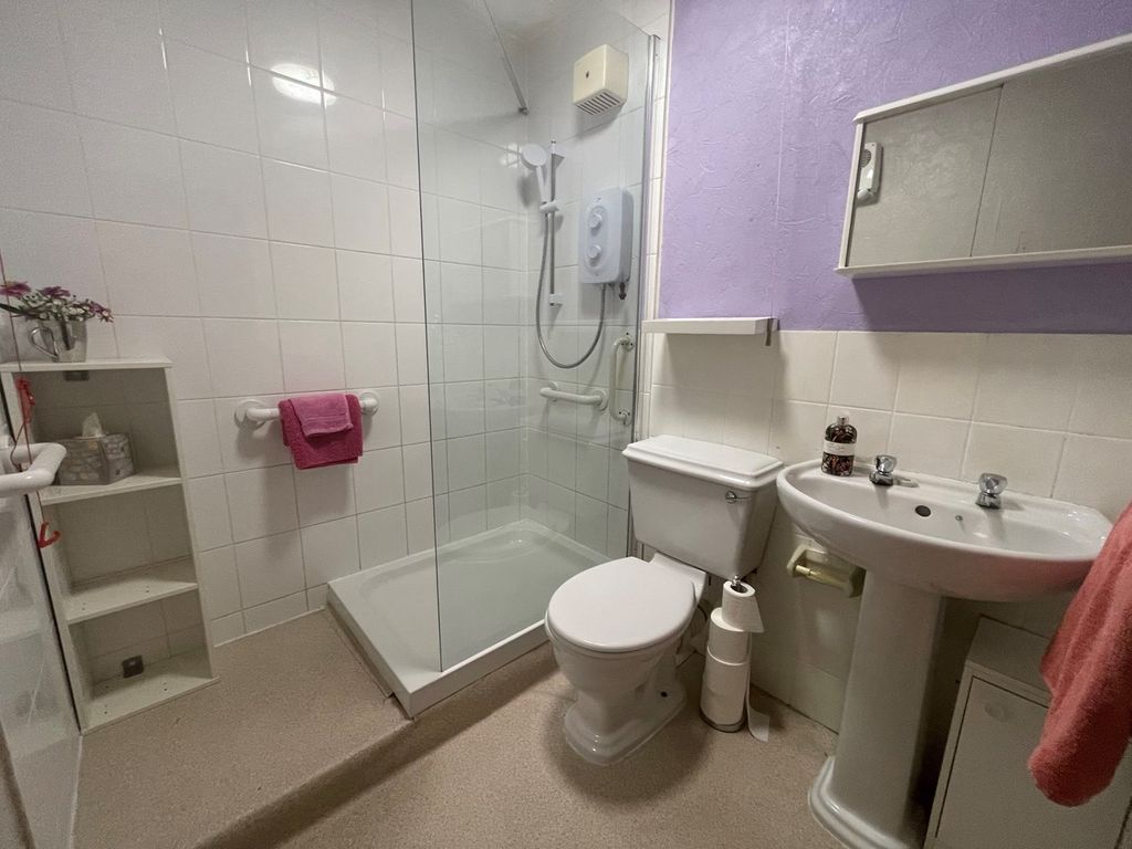 2 bed property for sale in Ashley Court, Hatfield AL10, £190,000