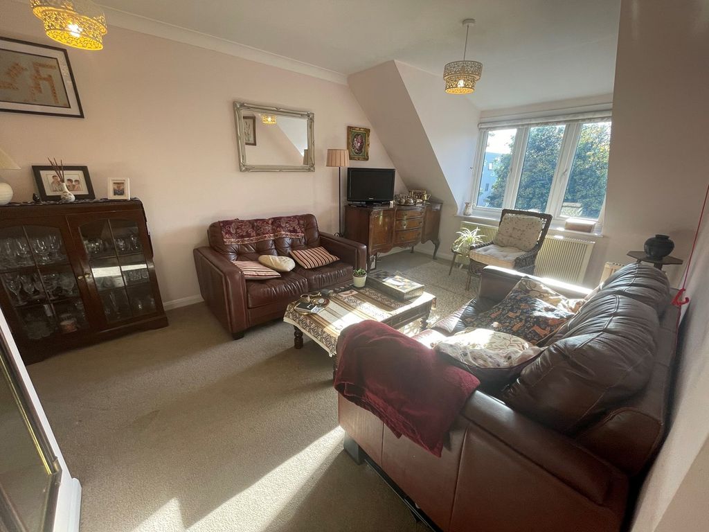 2 bed property for sale in Ashley Court, Hatfield AL10, £190,000