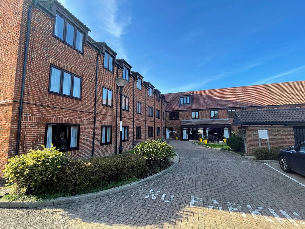 2 bed property for sale in Ashley Court, Hatfield AL10, £190,000