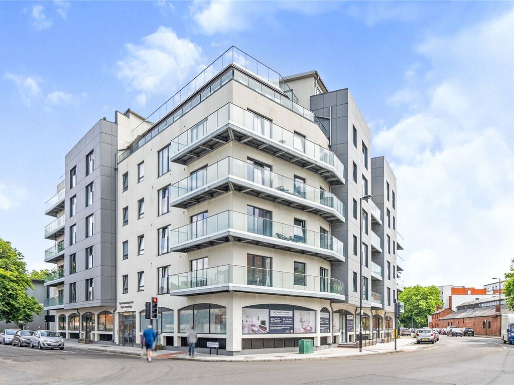 1 bed flat for sale in Royal Crescent Road, Southampton SO14, £180,000