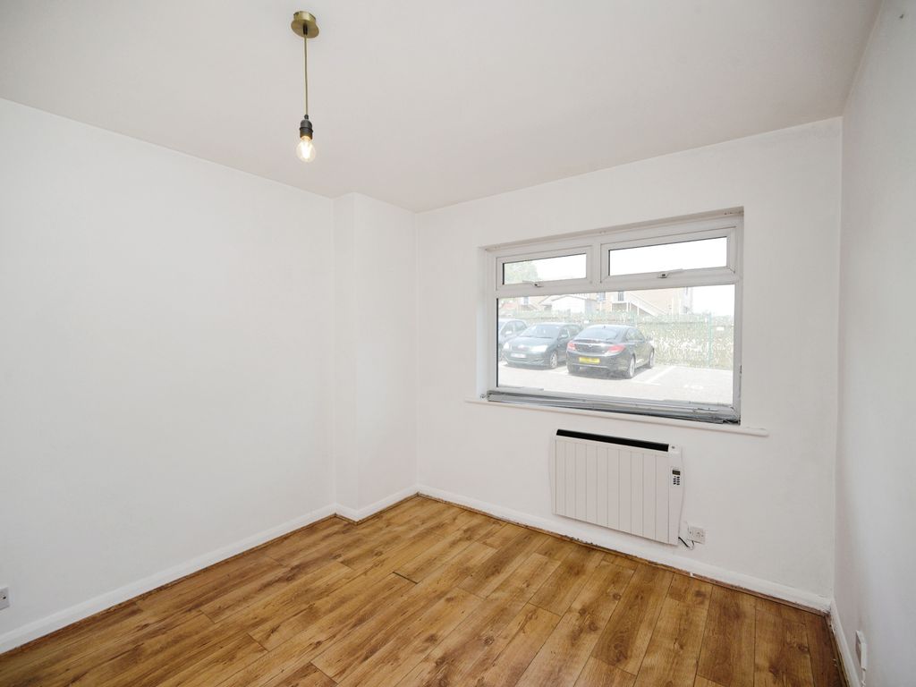 1 bed flat for sale in Lustrells Vale, Saltdean, Brighton BN2, £200,000