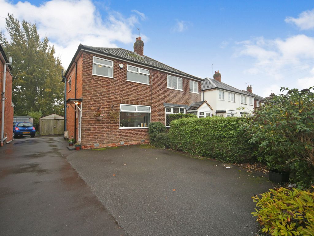 3 bed semi-detached house for sale in Middleton Road, Solihull B90, £315,000