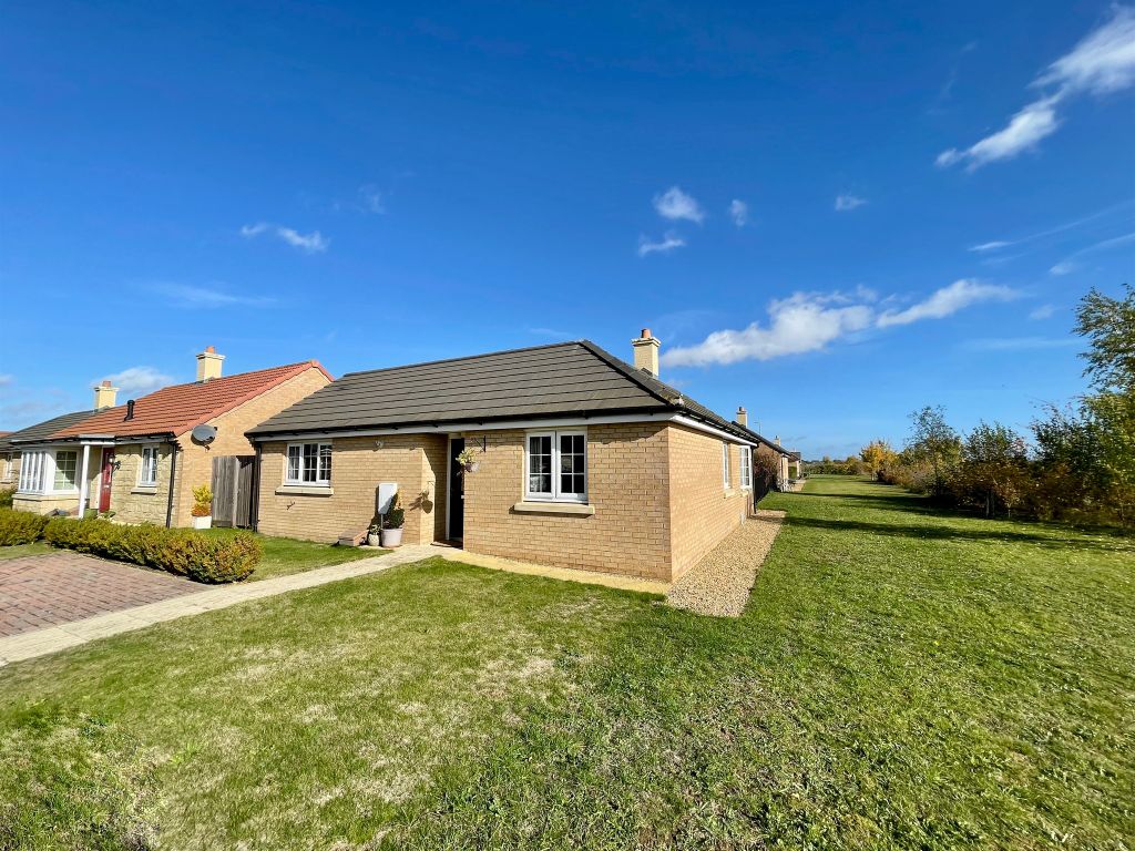 2 bed detached bungalow for sale in Mayfield Gardens, Baston, Peterborough PE6, £300,000