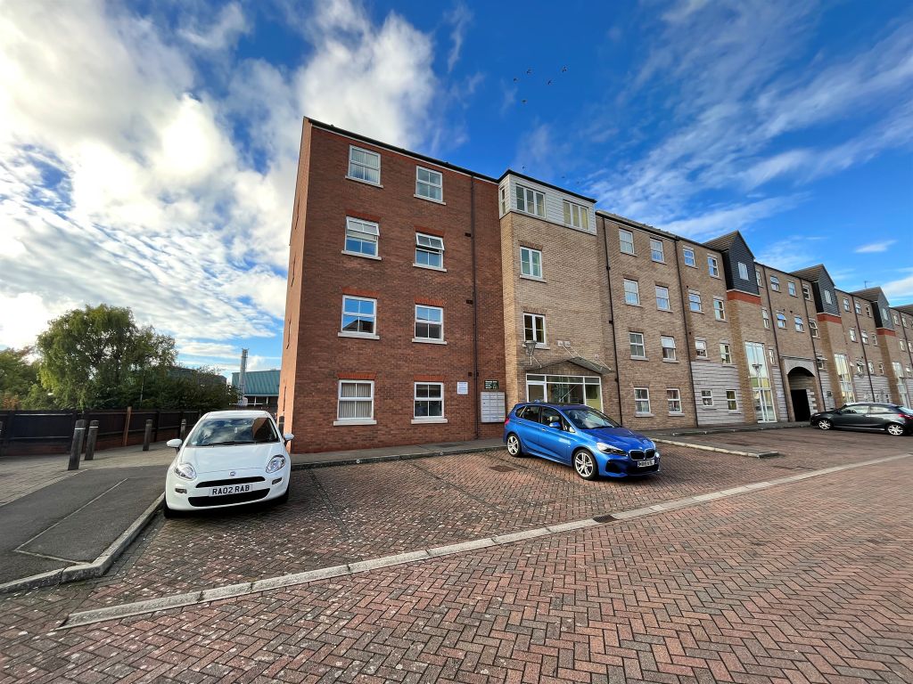 1 bed penthouse for sale in Riverside Drive, Lincoln LN5, £75,000