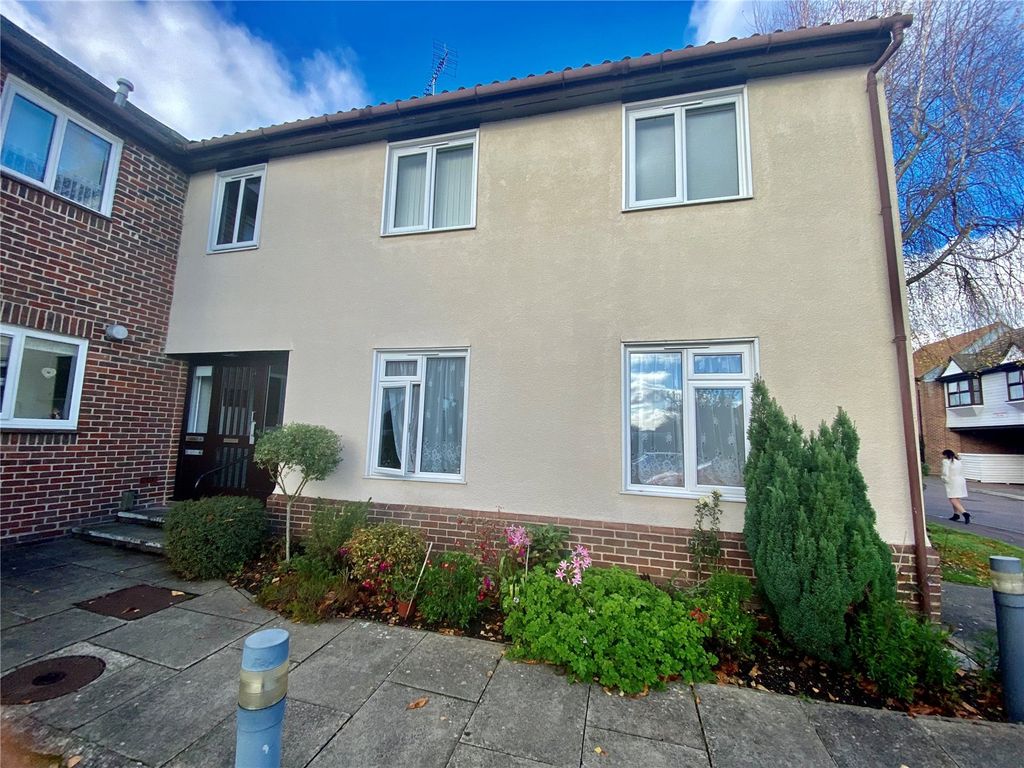 2 bed property for sale in Hedingham House, Hilltop Close, Rayleigh, Essex SS6, £215,000