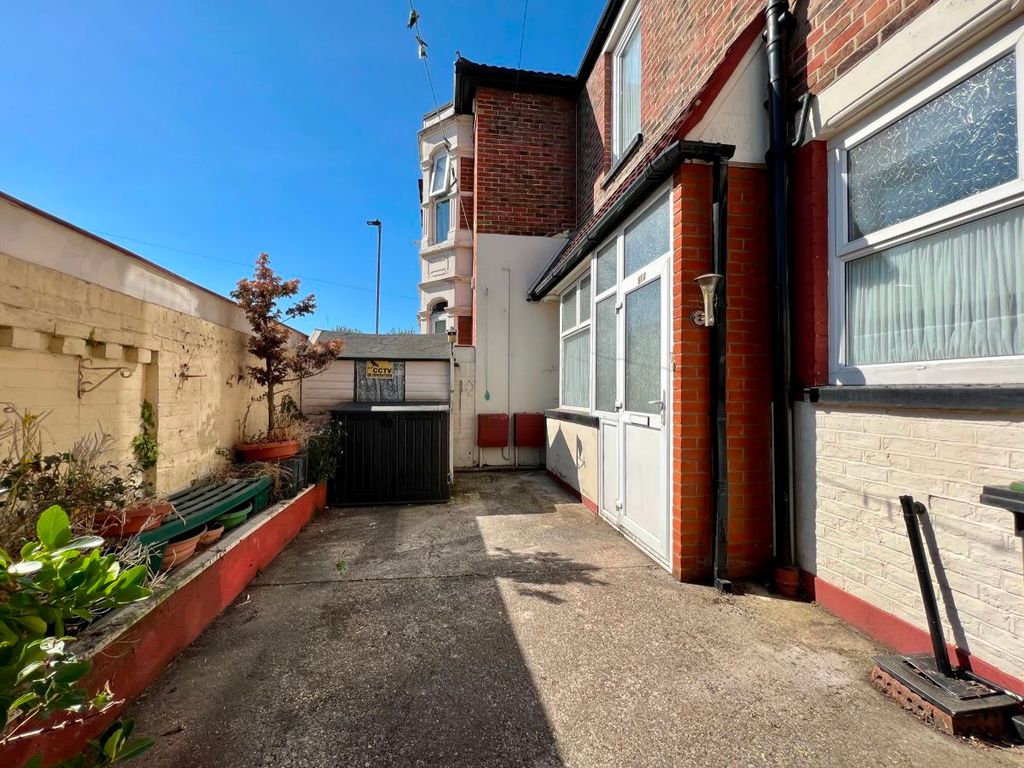 2 bed end terrace house for sale in Stubbington Avenue, Portsmouth PO2, £195,000