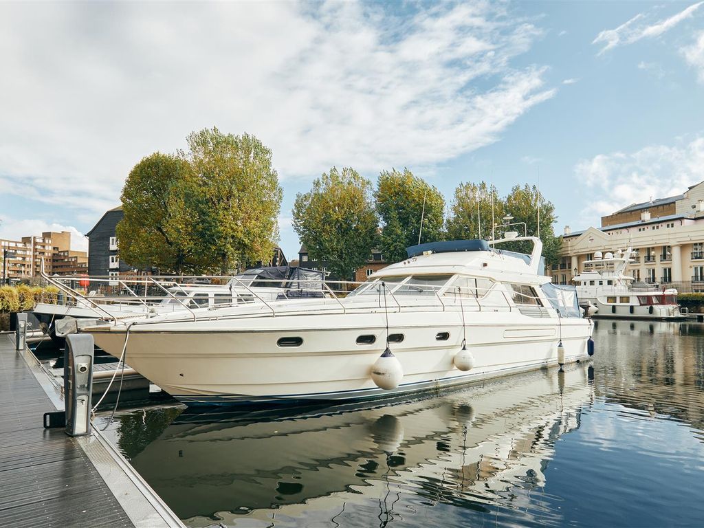 2 bed houseboat for sale in St Katharine Docks, Wapping E1W, £150,000