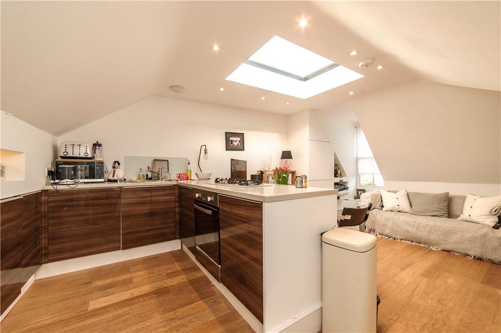1 bed flat for sale in Brixton Hill, London SW2, £280,000