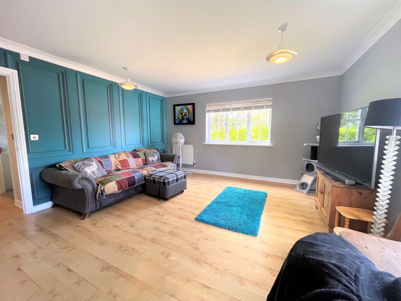 1 bed flat for sale in London Road, Aston Clinton, Aylesbury HP22, £225,000