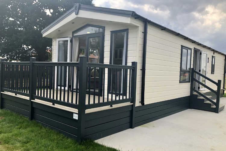 2 bed mobile/park home for sale in Delta Heron, Derwent Oaks Lake Country Park, High Lane, Sutton Upon Derwent, Yorkshire YO41, £74,995