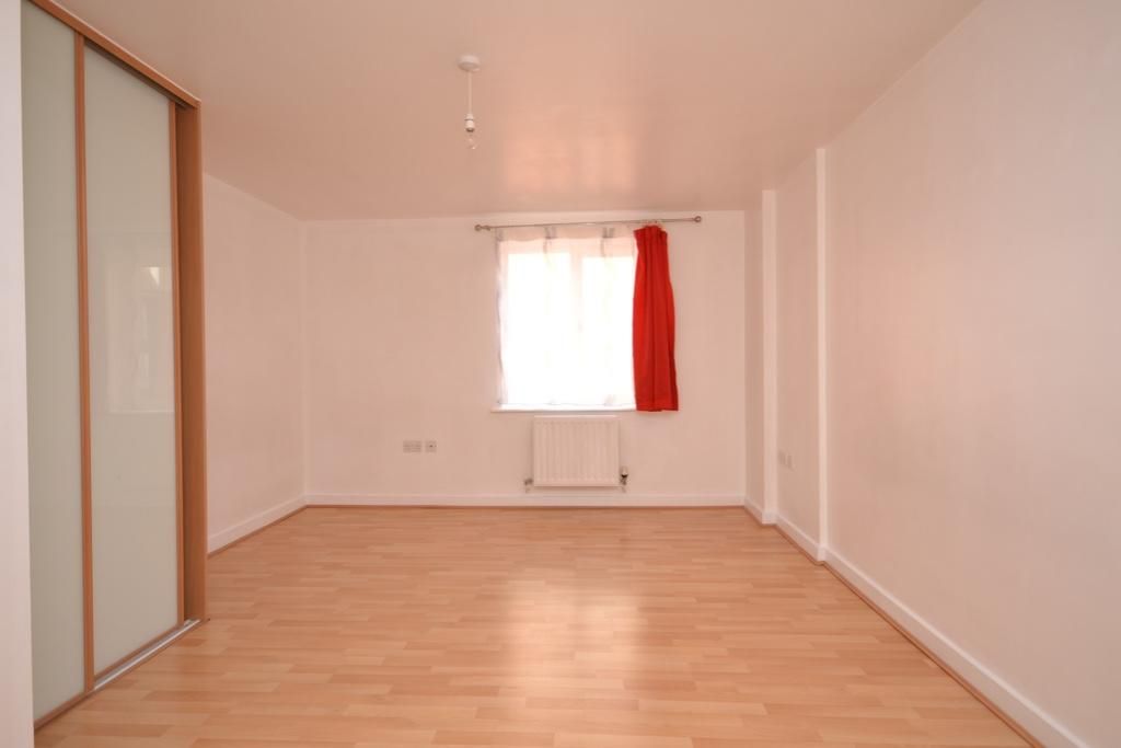 2 bed flat for sale in John Dyde Close, Bishops Stortford CM23, £265,000