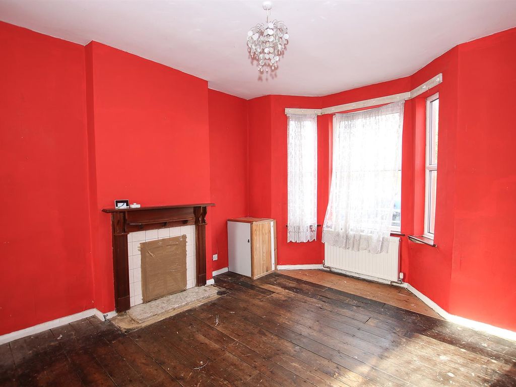 3 bed terraced house for sale in Lisburn Road, Newmarket CB8, £210,000
