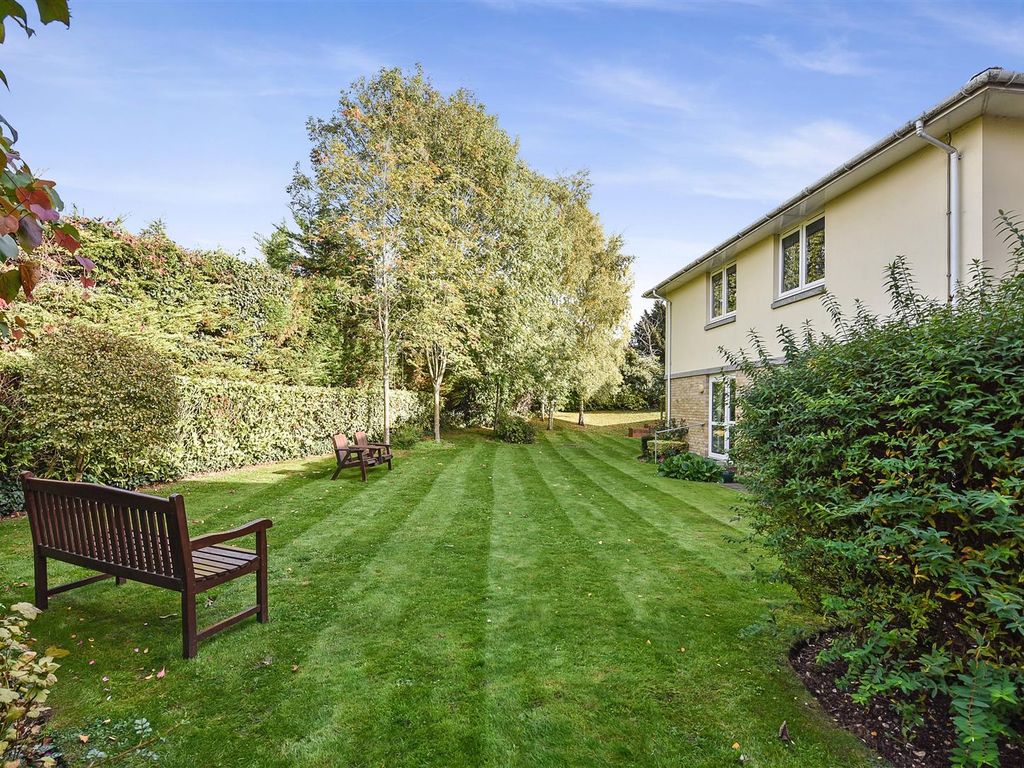 1 bed flat for sale in Old Winton Road, Andover SP10, £120,000