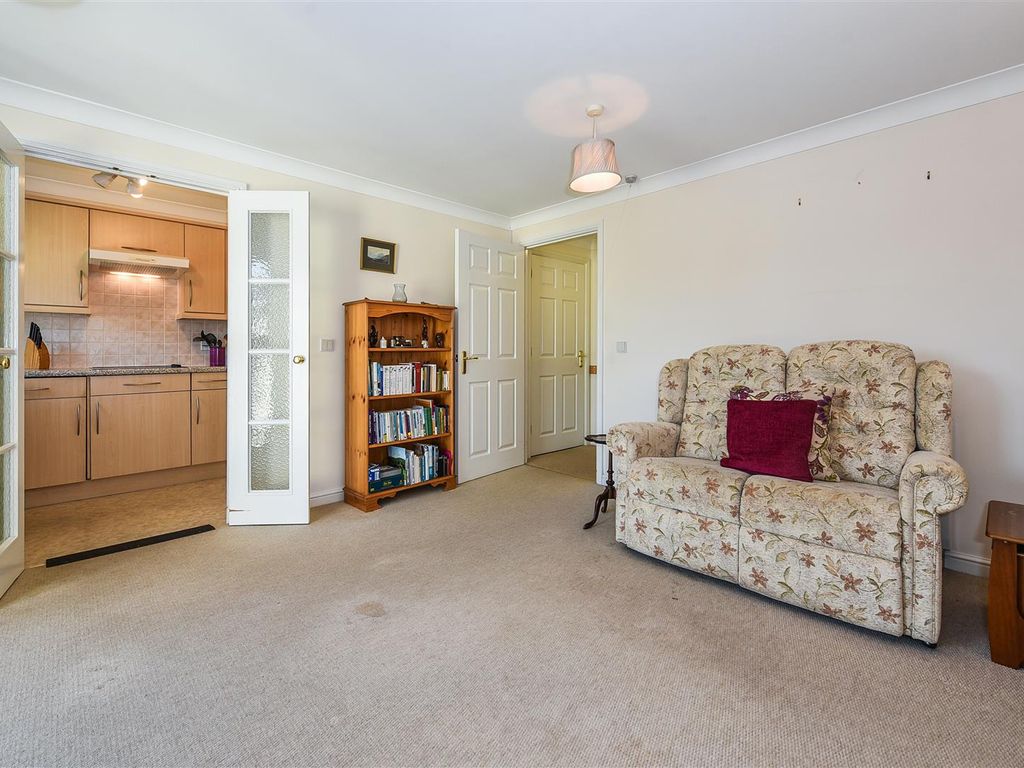 1 bed flat for sale in Old Winton Road, Andover SP10, £120,000