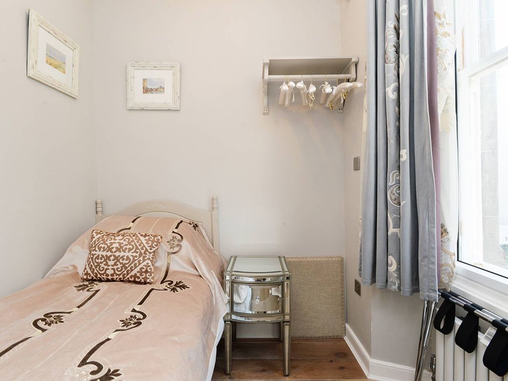 2 bed flat for sale in Blackfriars Street, Edinburgh EH1, £275,000