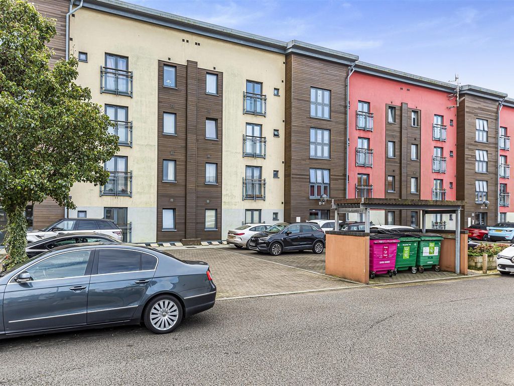 2 bed flat for sale in St Margarets Court, Marina, Swansea SA1, £260,000