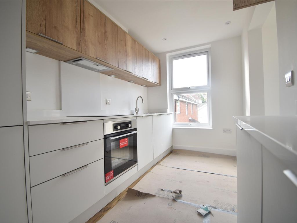1 bed flat for sale in Combe Road, Portishead, Bristol BS20, £195,000
