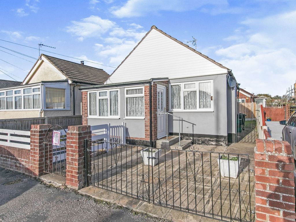 1 bed detached bungalow for sale in Meadow Way, Jaywick, Clacton-On-Sea CO15, £105,000