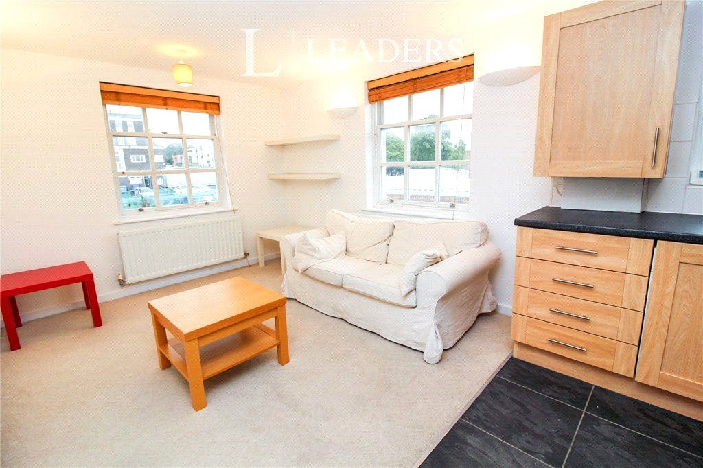 2 bed flat for sale in Station Road, Kenilworth CV8, £160,000
