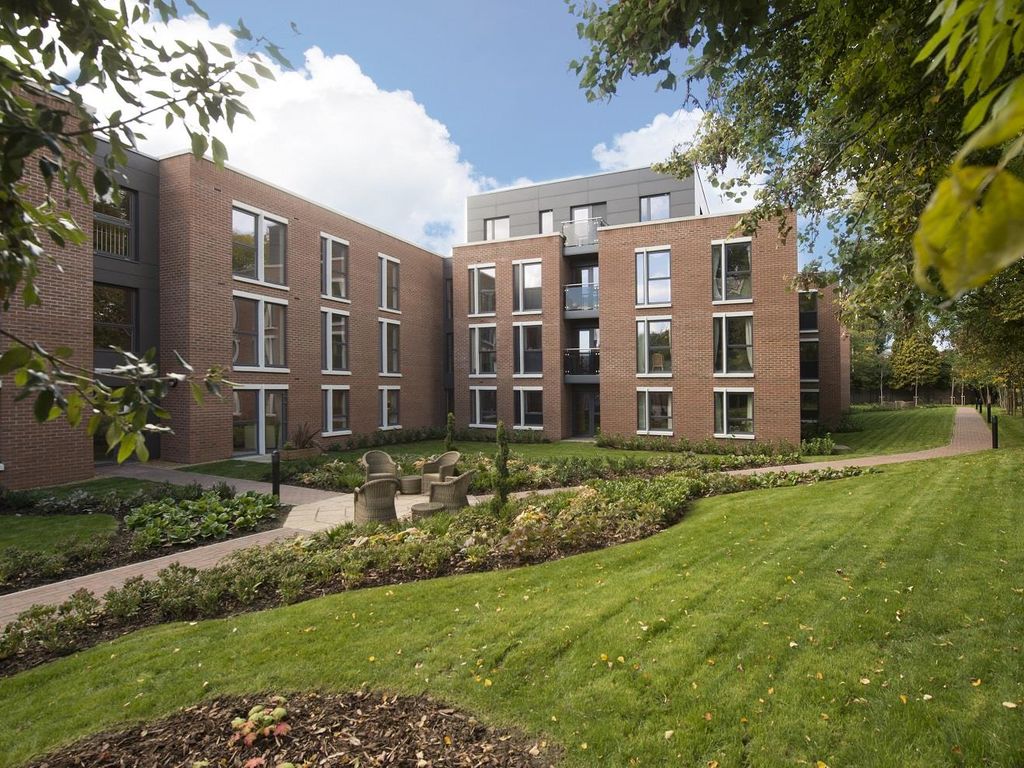 2 bed flat for sale in Glenhills Court, Little Glen Road, Glen Parva, Leicester LE2, £200,000