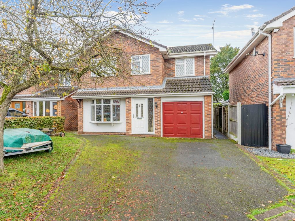 4 bed detached house for sale in Keats Close, Great Sutton CH66, £300,000