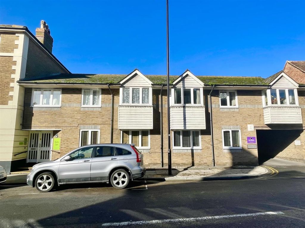 2 bed flat for sale in The Bourne, Hastings TN34, £150,000