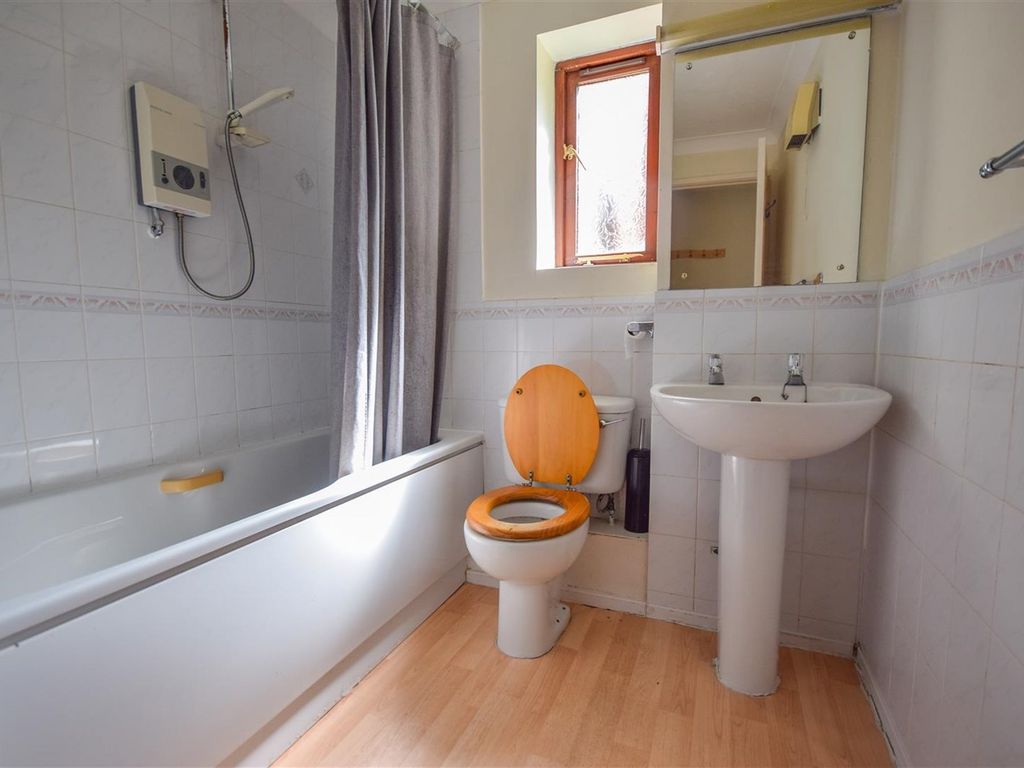 1 bed flat for sale in The Aspens, Brookside Road, Gatley SK8, £125,000