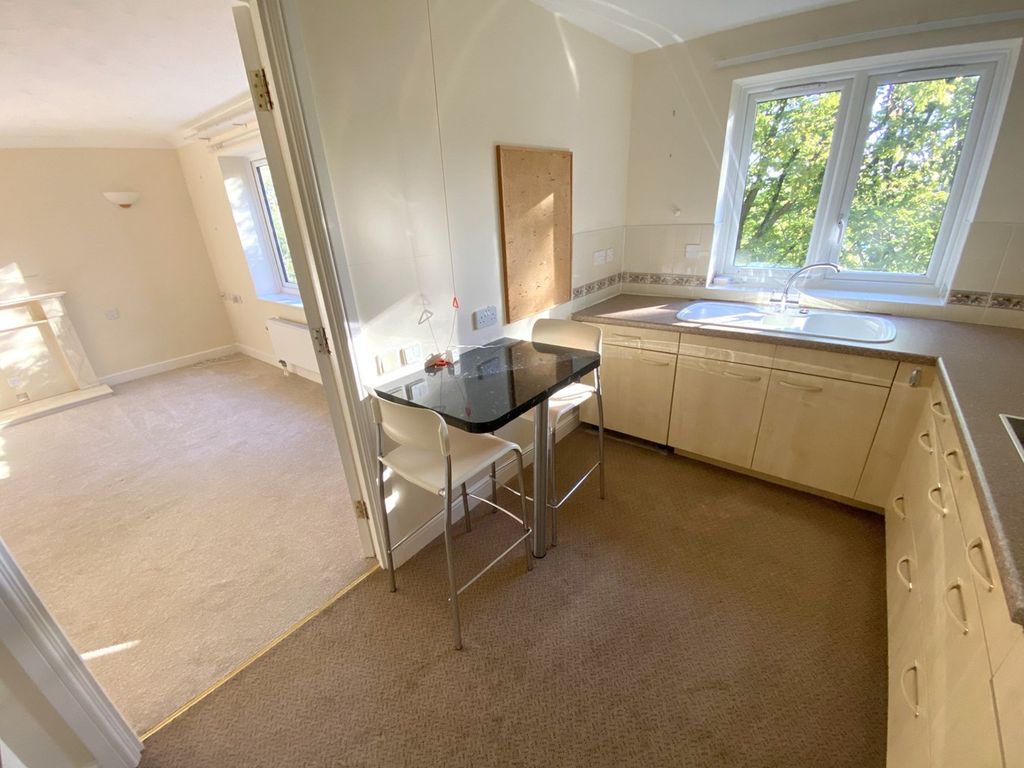 1 bed flat for sale in 37 Lindsay Road, Poole BH13, £170,000