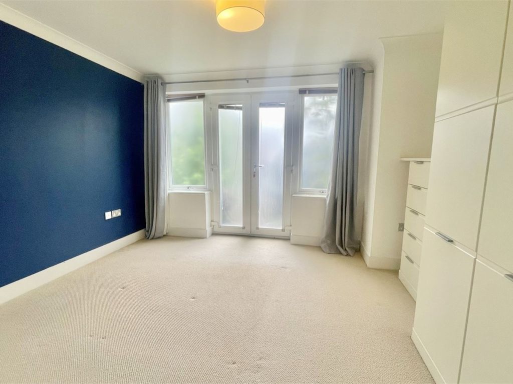 2 bed flat for sale in Queens Park South Drive, Queens Park, Bournemouth BH8, £260,000