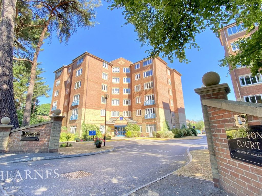 2 bed flat for sale in Lindsay Road, Poole BH13, £295,000