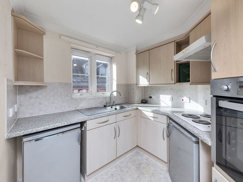 1 bed flat for sale in Fish Hill, Kennedy Court Fish Hill SG8, £175,000