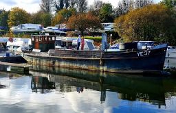 1 bed houseboat for sale in Embankment, Wraysbury TW19, £65,000