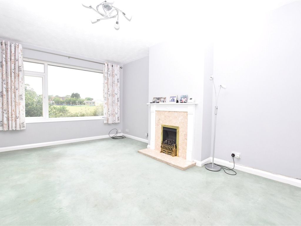 2 bed flat for sale in Lea Vale, Crayford, Kent DA1, £235,000