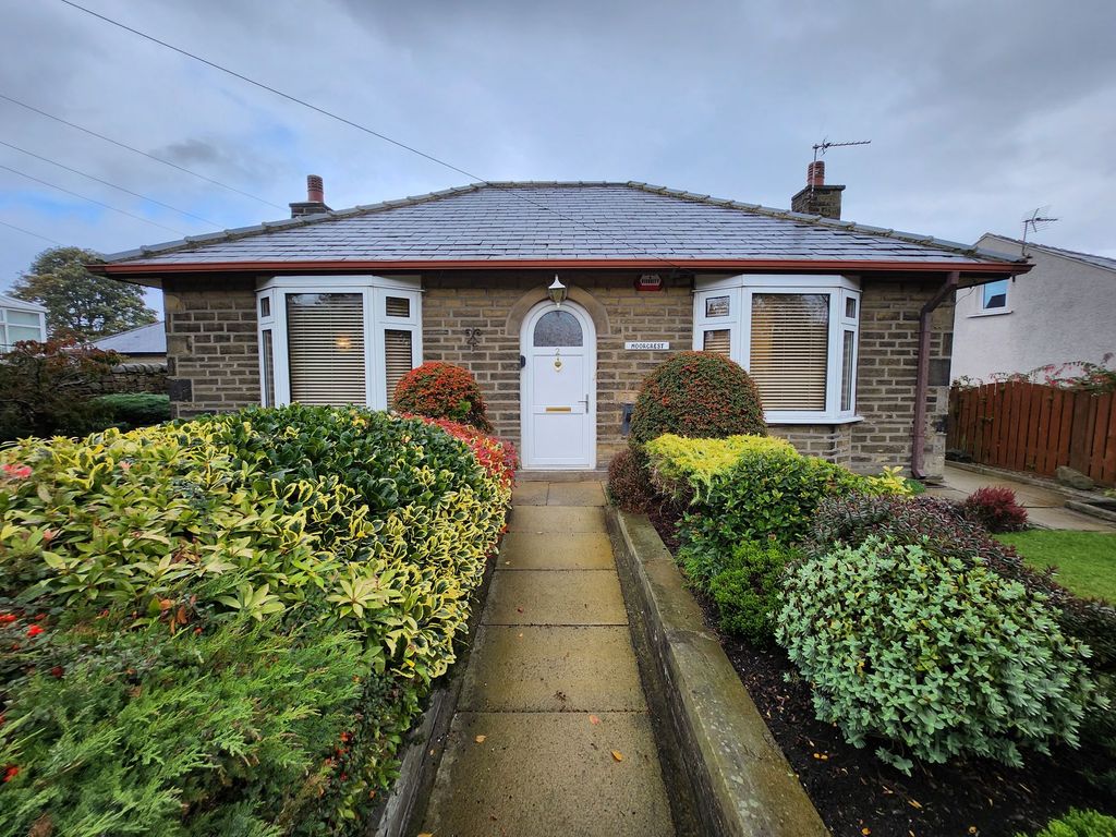 2 bed detached bungalow for sale in Windsor Crescent, Halifax HX2, £200,000