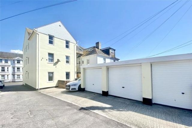 2 bed flat for sale in Harbour Road, Seaton EX12, £167,500