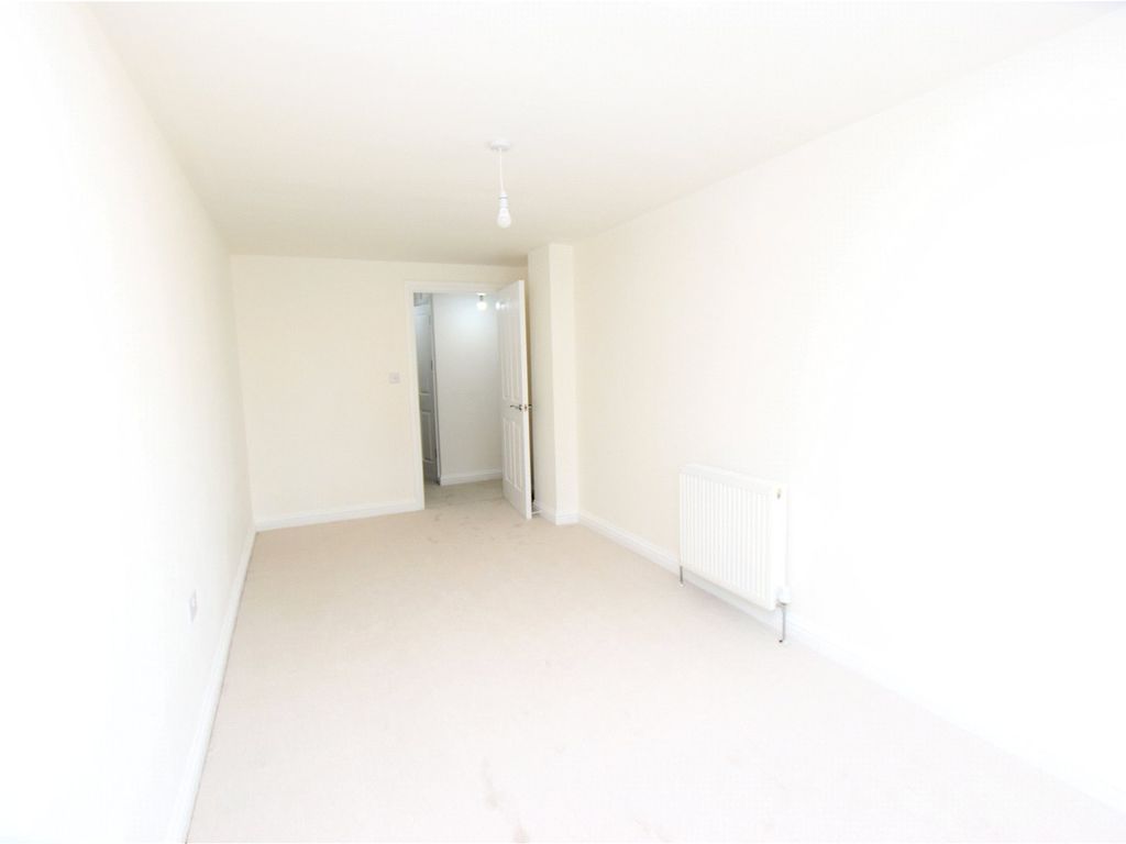 2 bed flat for sale in Suffolk Road, London SE25, £300,000