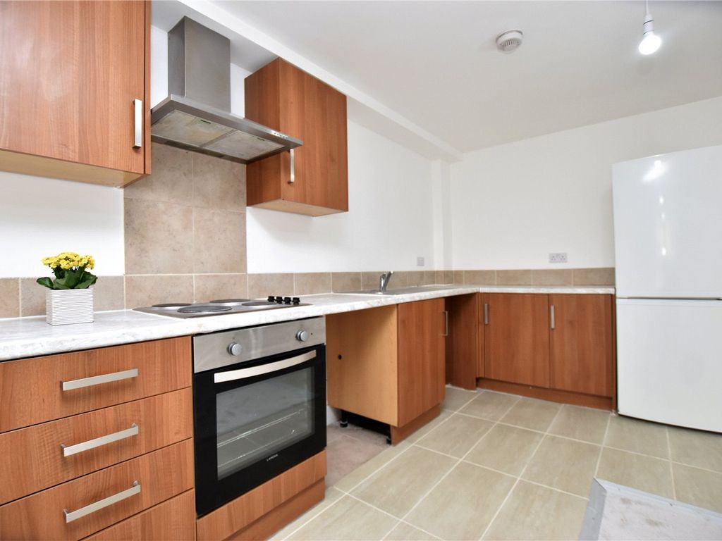 2 bed flat for sale in Suffolk Road, London SE25, £300,000