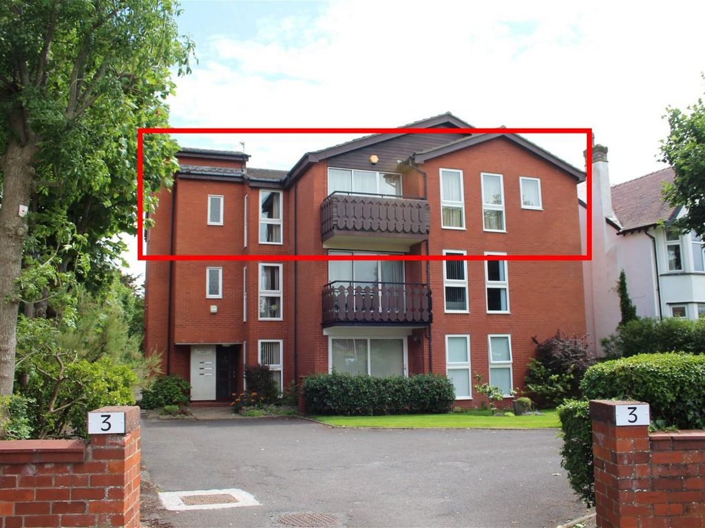 3 bed flat for sale in Westbourne Court, Birkdale PR8, £260,000